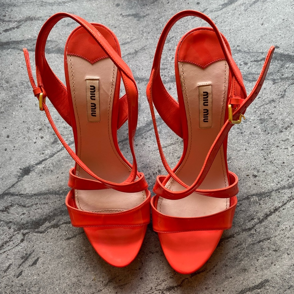 Patent red leather Miu Miu strapping heels